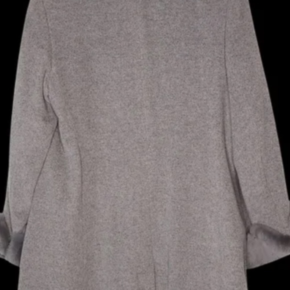 GREY VIA SPIGA WOOL CASHMERE BLEND COAT WITH LUXURIOUS RABBIT FUR TRIM. - Picture 6 of 6